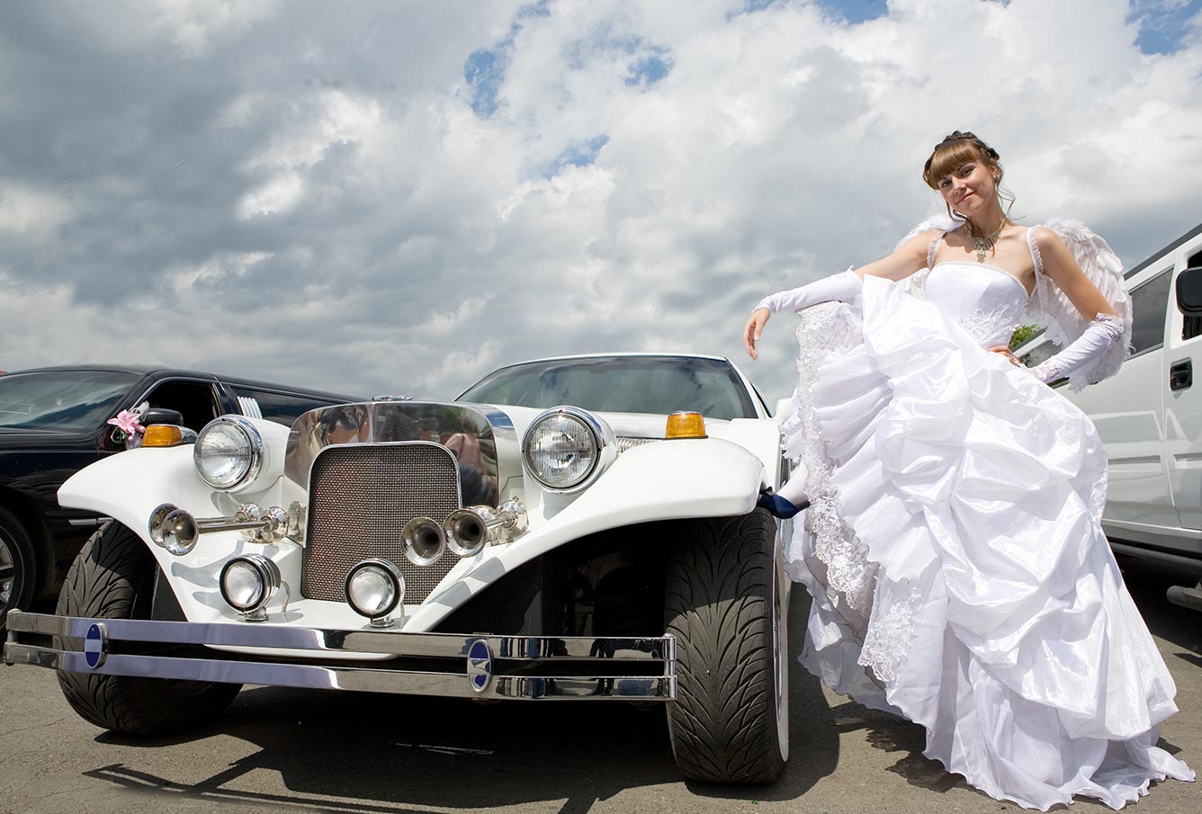 Choosing a Vintage Limousine for Your Wedding