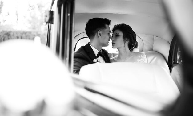 Making Your Wedding Memorable with a Limousine Rental